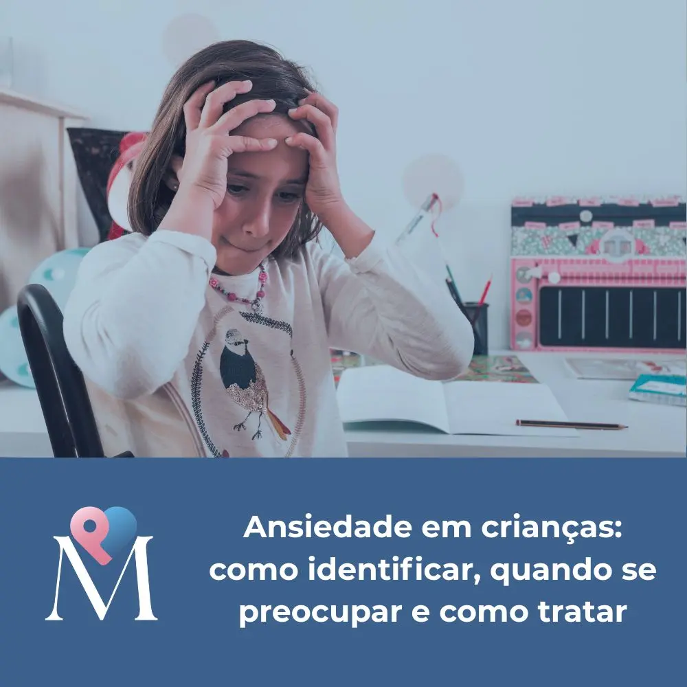 Criança demonstrando sinais de ansiedade infantil durante momento de sobrecarga emocional em ambiente escolar ou doméstico